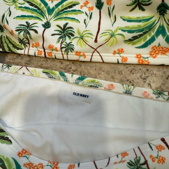 New with Tags Old Navy 2 piece swimsuit /bathing suit! NOTE: Top is XXL … - Picture 3 of 7